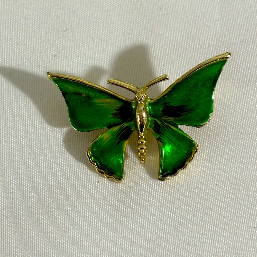 Vintage  Butterfly Brooch Pin Emerald Green Enamel on gold-tone